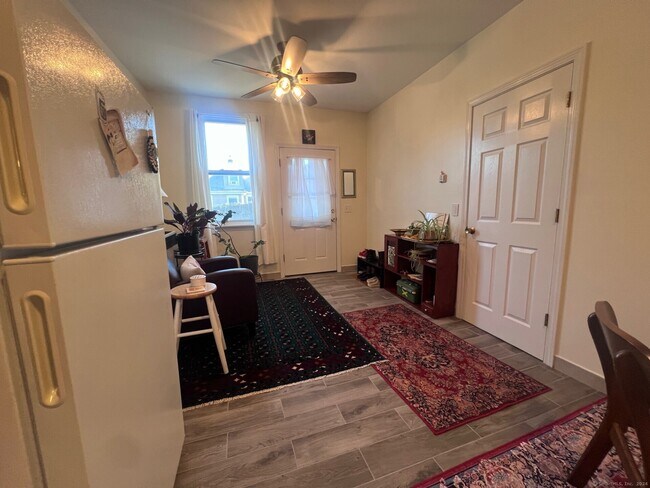 Foto del edificio - 2979 Fairfield Ave