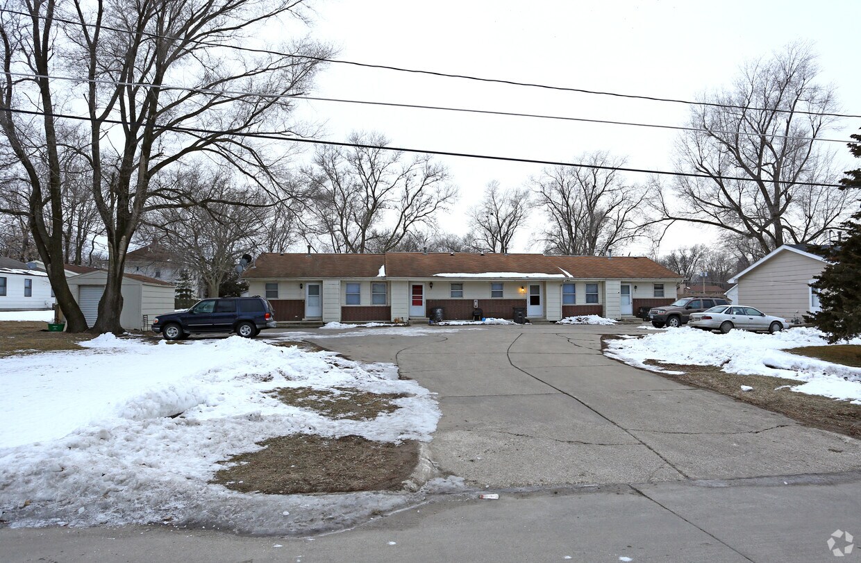 Building Photo - 904 SE 10th St
