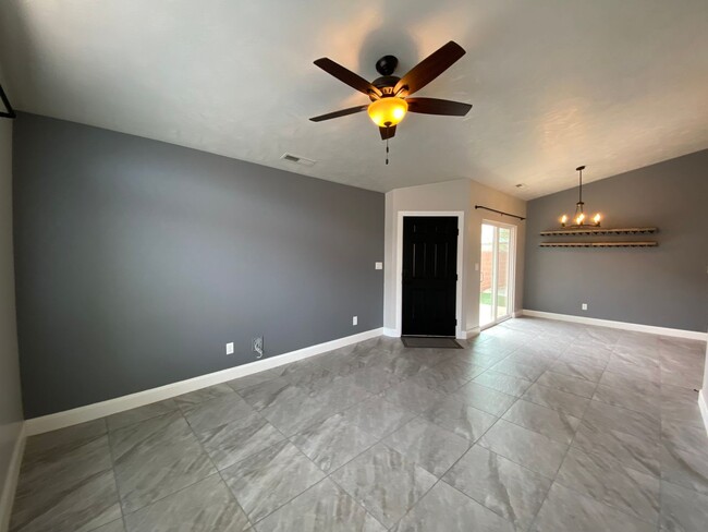 Building Photo - ADORABLE HOUSE FOR RENT IN HURRICANE