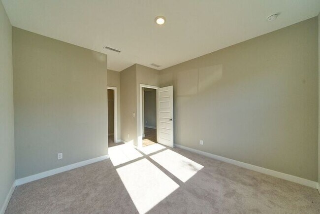 Foto del edificio - 5 Bedroom New Build in Camby!