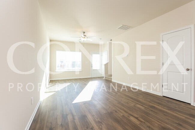 Building Photo - Beautiful 2 Bedroom Townhome in La Vergne!