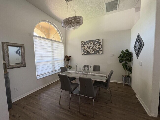 Building Photo - Spacious 4-Bedroom Oasis with 3 Full Baths in the Beautiful Community of Indian Lakes in St. Clou...