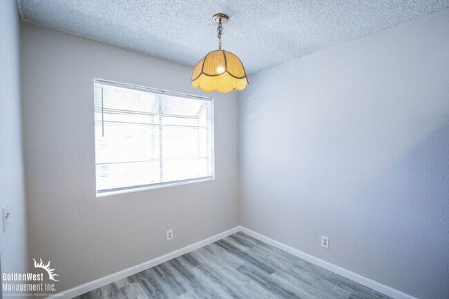 Foto del edificio - Beautifully Updated 2Bdm 1Ba Unit in a Gat...