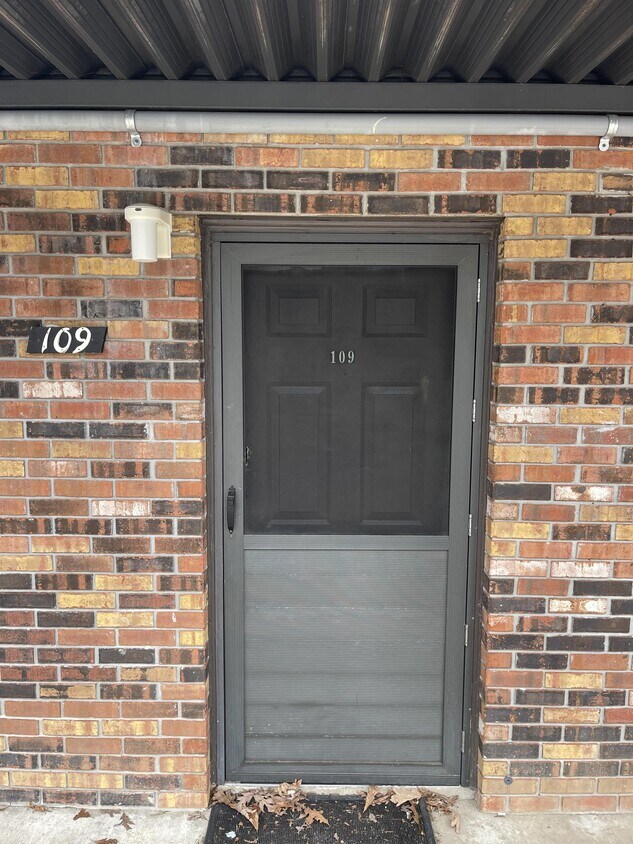 Foto principal - 914 Sparta Dr