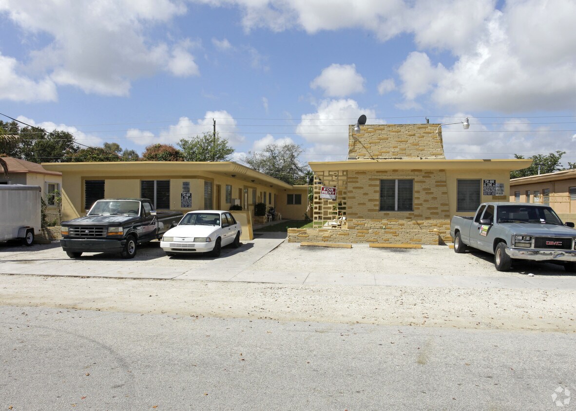 Building Photo - 12400 NE 12th Ct