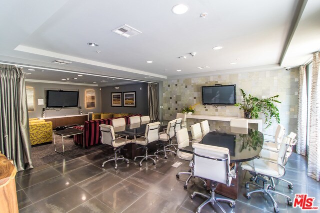 Amenity Spaces - 21301 Erwin St
