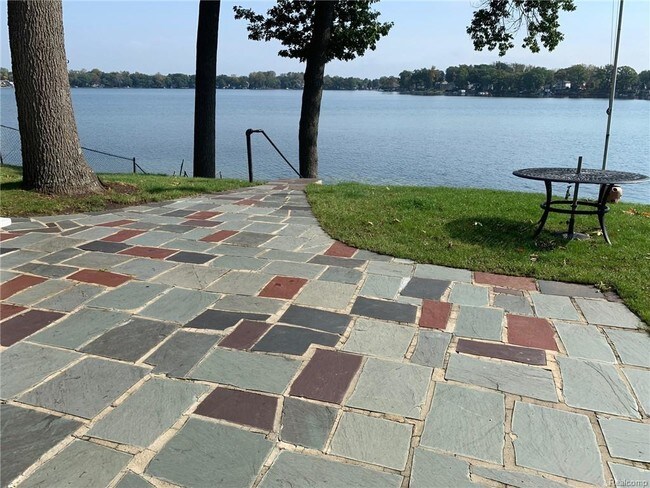 Foto del edificio - 13363 Lake Shore Dr