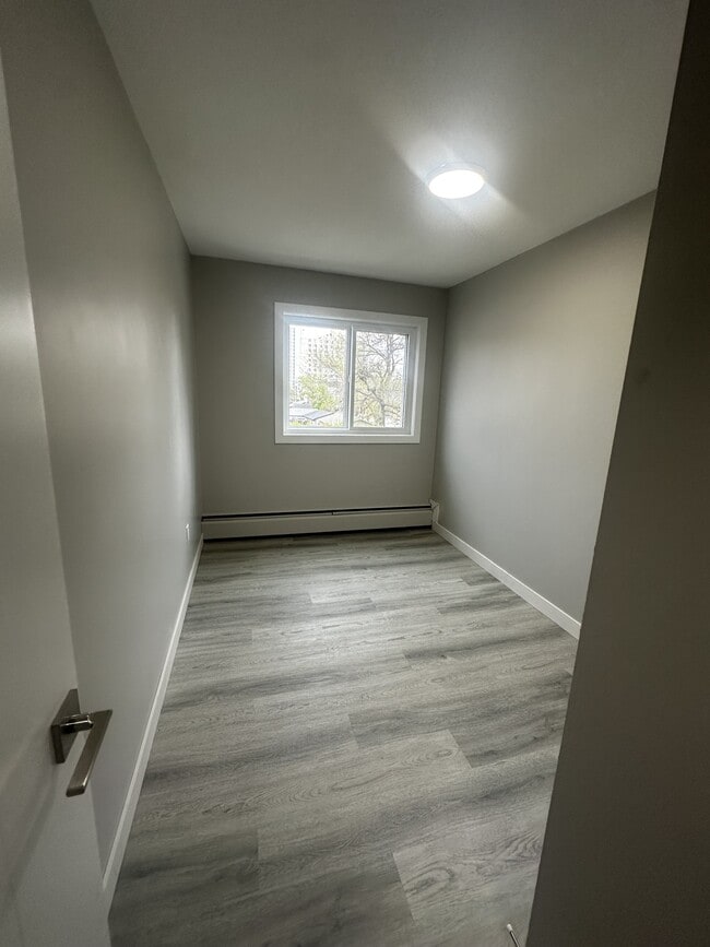 Building Photo - 9938-88 88 Ave NW