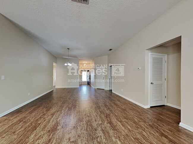 Foto del edificio - 4203 Sandhill Crane Terrace