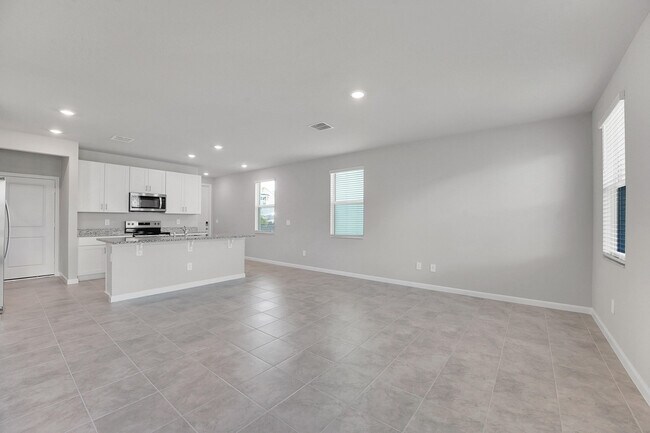 Building Photo - 5758 SE Edgewater Cir