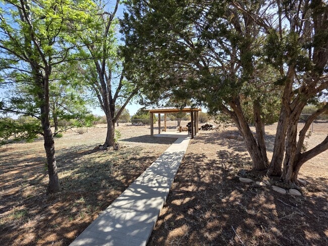 Building Photo - 8082 Well Rd