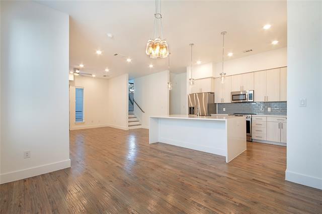 Building Photo - 4205 Roseland Ave