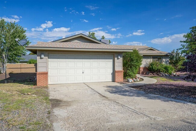 Foto del edificio - 3 bedroom, 2 bathroom home in Prescott Valley