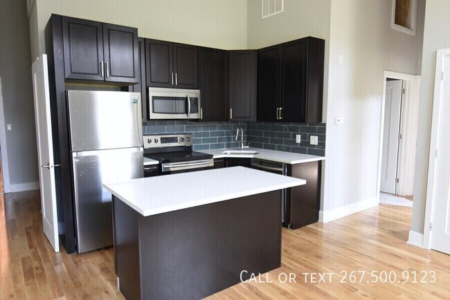 Building Photo - 1523 W Girard Ave