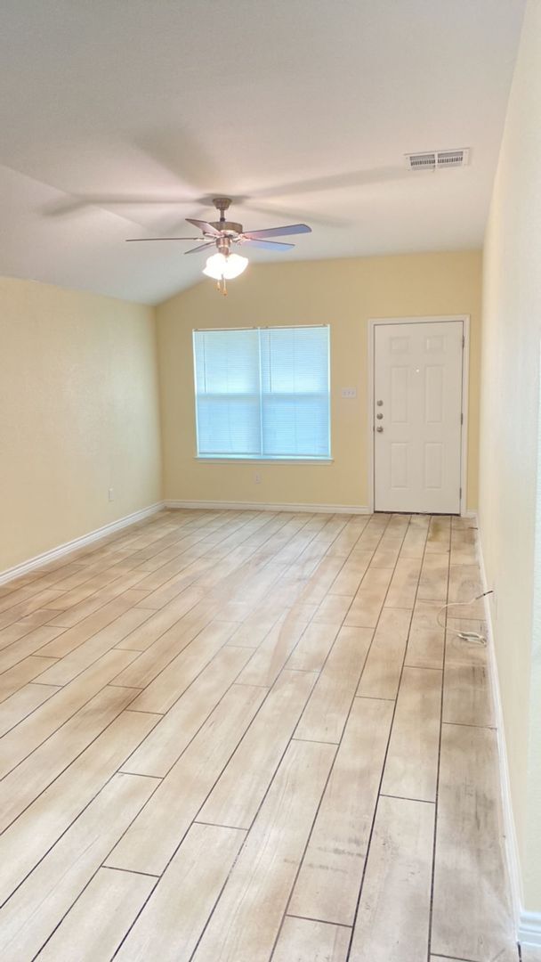 Building Photo - 546 Lost Trl