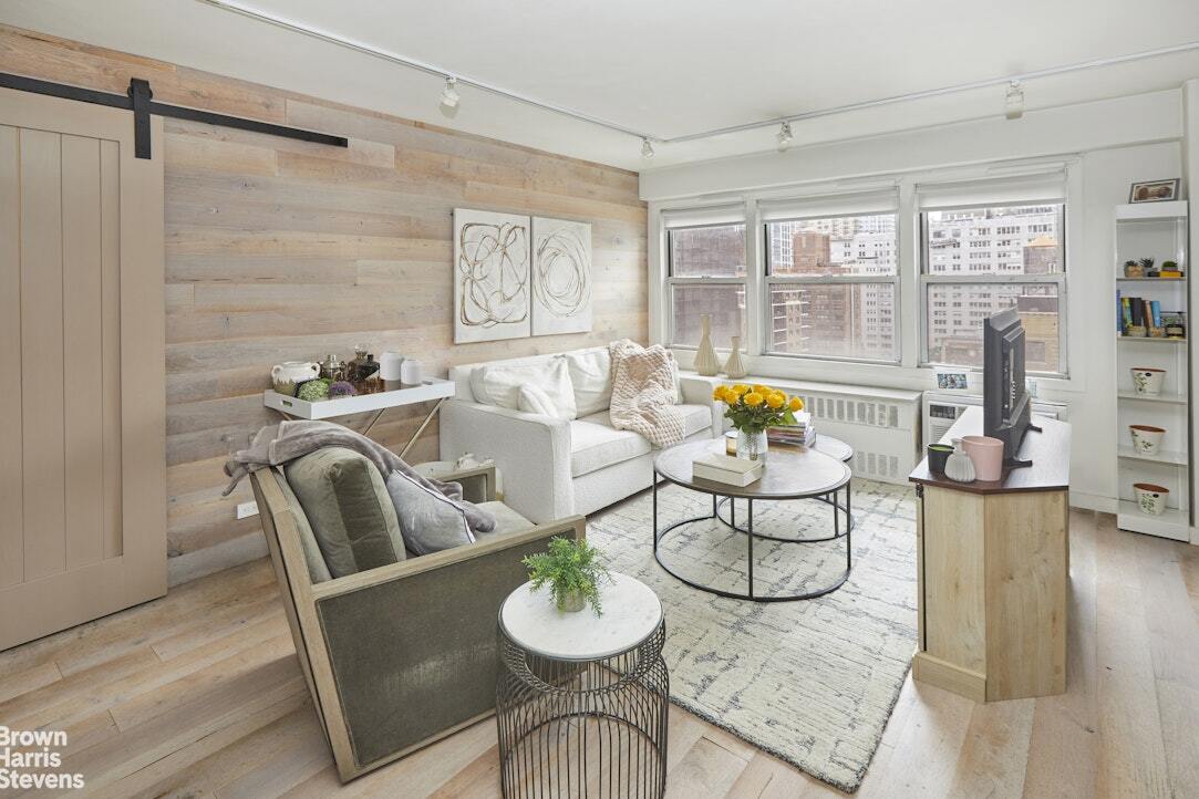 Foto principal - 150 E 37th St