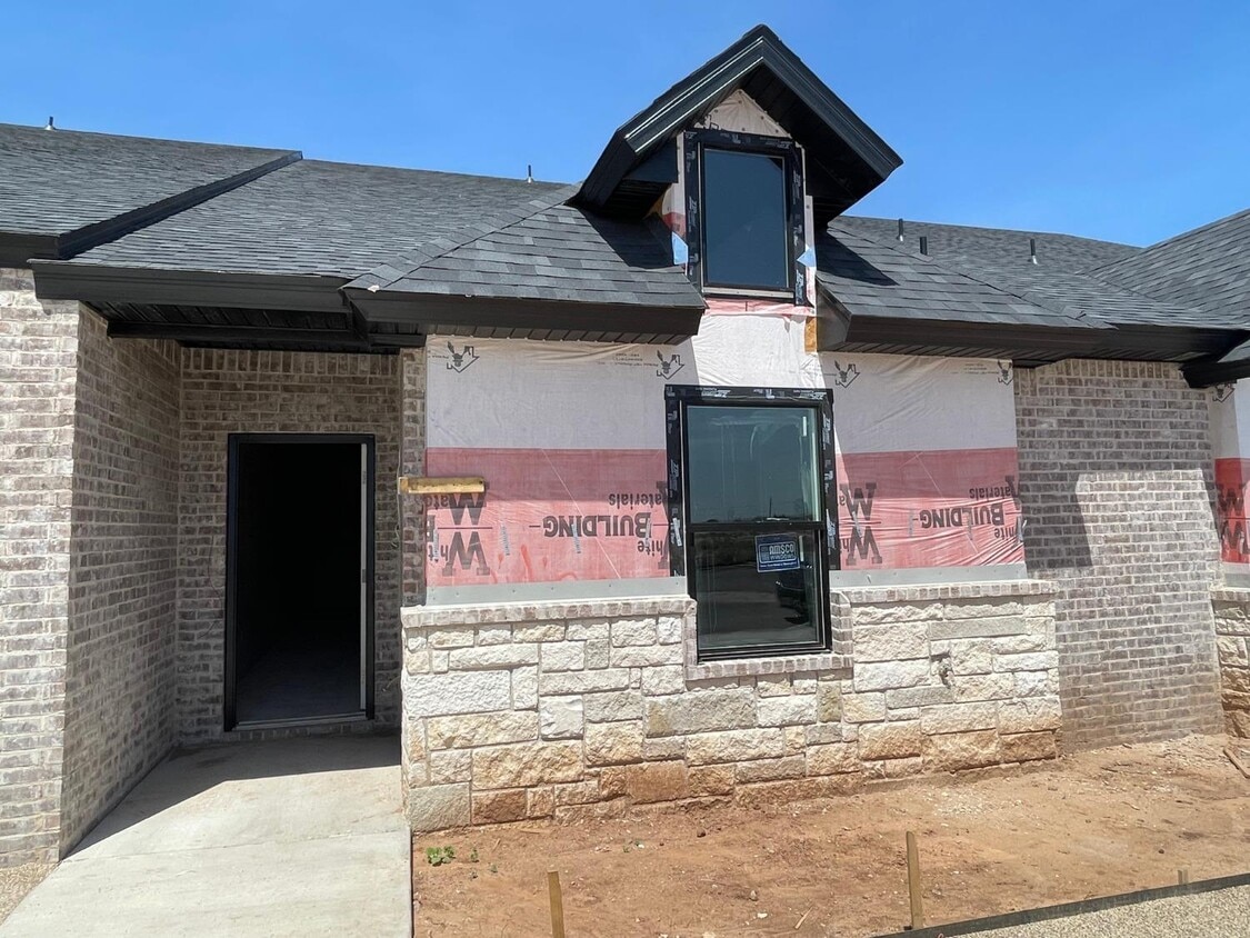 Primary Photo - 10904 Abbeville Ave