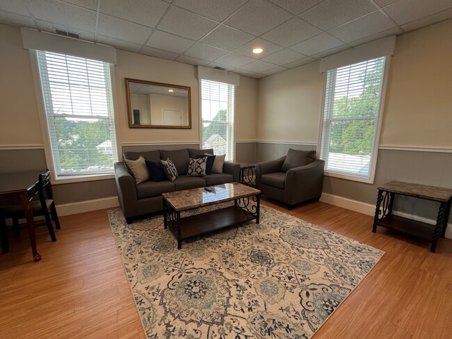 Building Photo - 79 Montvale Ave