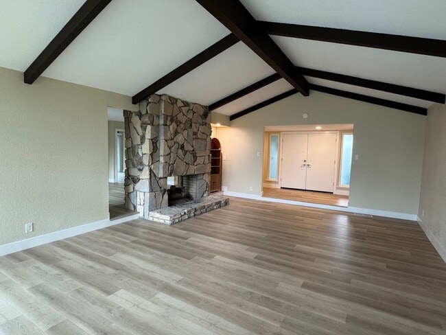 Foto del edificio - VAILABLE NOW! G O R G E O U S Single Story 3 Bed 2 Bath with Pool