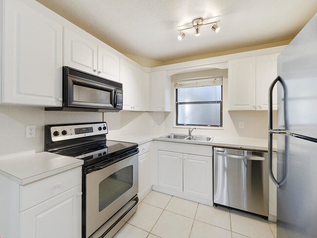 Foto del edificio - 12268  Sag Harbor Court 5