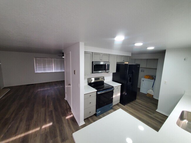 Building Photo - 14905 S Redwood Rd