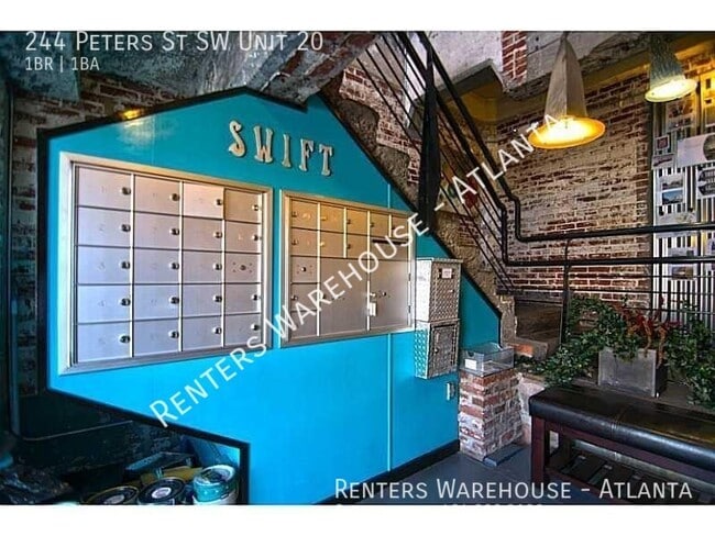 Building Photo - Location! Location! Authentic 1 Bed Loft D...