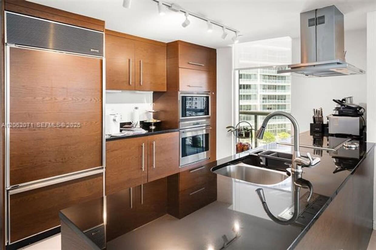Photo - 495 Brickell Ave cu-1802
