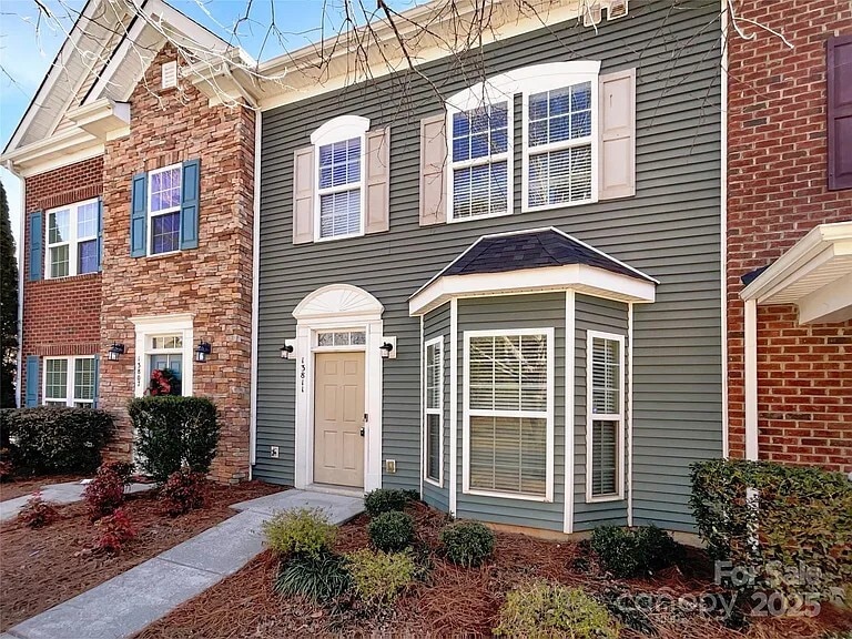 2nd floor room, medium size room. - 13811 Waverton Ln