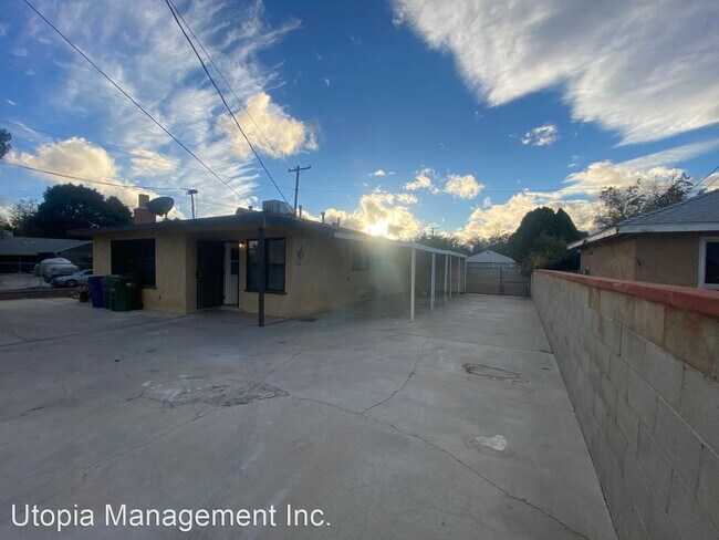 Building Photo - 3 br, 1 bath House - 647 W. Ave J8