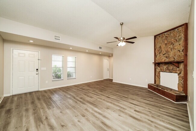 Foto del edificio - 1828 Craven Dr