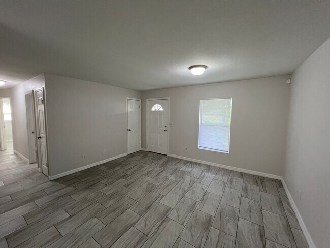 Foto del edificio - Charming,  3 Bedroom (w/ Bonus Room), 2 Ba...