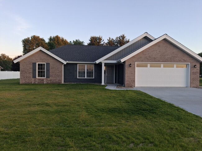 Building Photo - 1421 W Todd Ln