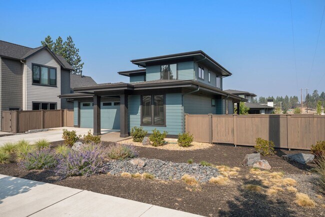Building Photo - Modern NWX 4 Bed 3 Bath Home with Main-Level Primary Suite