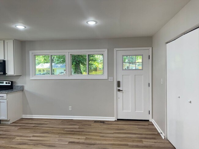 Building Photo - 502 Cheyenne Ln