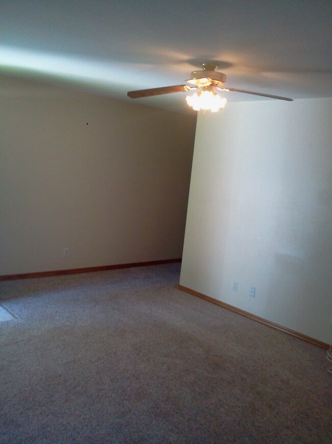 305 E Granby St, Frontenac, KS 66763 House Rental in Frontenac, KS