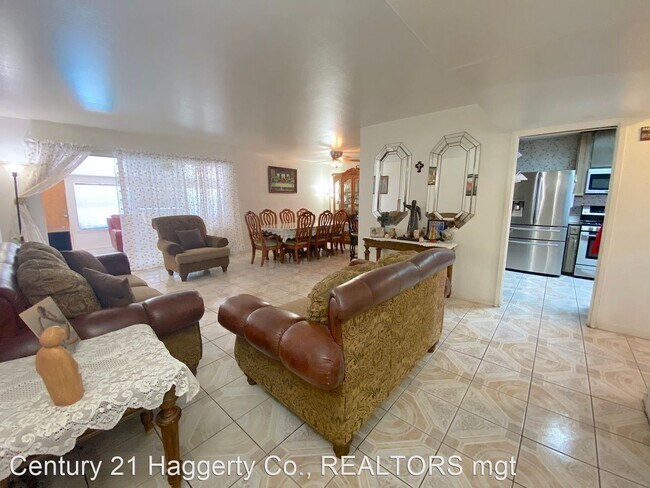 Building Photo - 4 br, 2 bath House - 4121 Larchmont