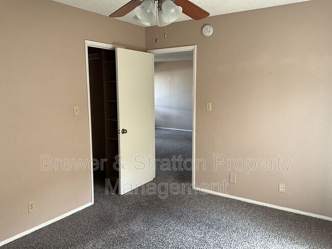 Building Photo - 195 N Cottonwood St