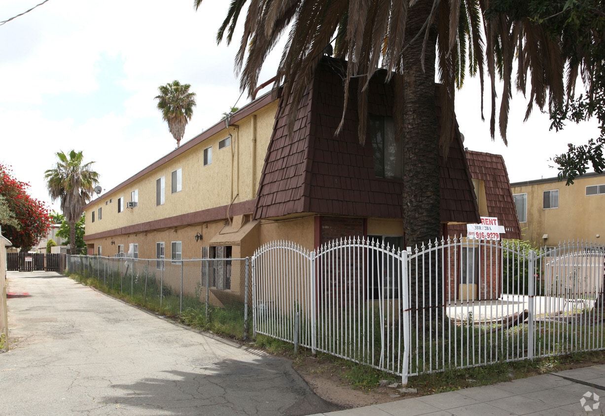 Building Photo - 4411 Menlo Ave