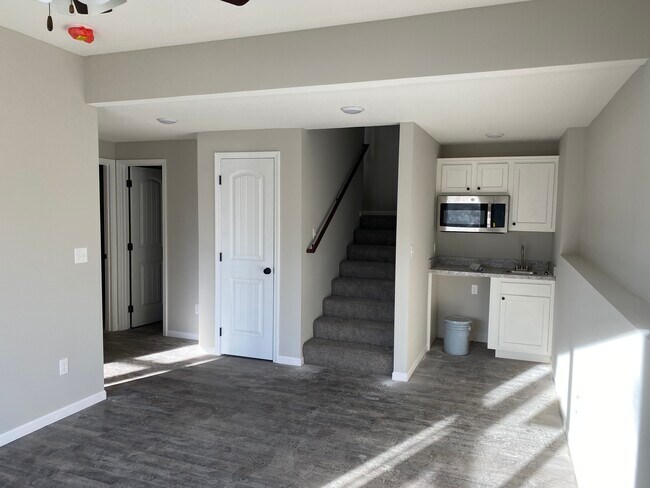 family room on ground level - 3120 W 31st Ter