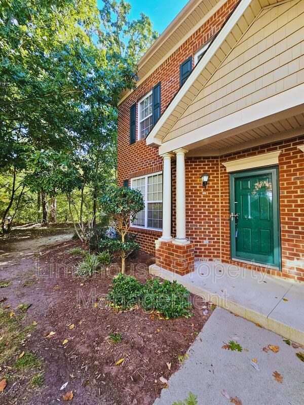 Foto principal - 5260 Elston Ln