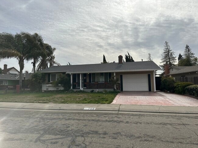 Building Photo - Adorable 2 bed 1 bath Stockton home w/ 1 c...