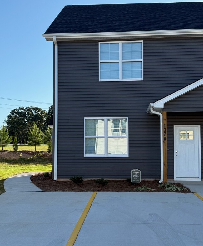 Photo - 137 Diver Dr Townhome