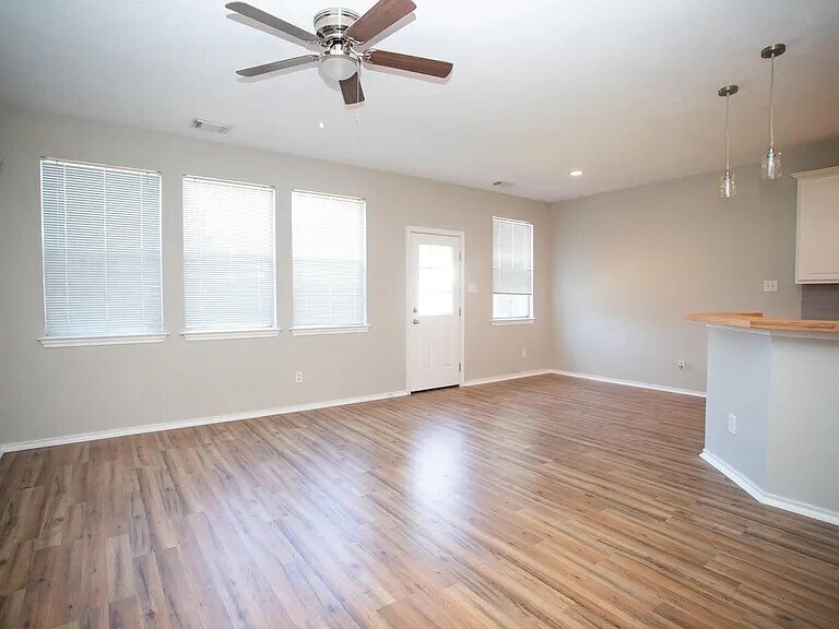 Primary Photo - 13147 Peppergate Ln