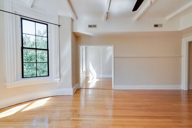 Building Photo - 1108 Grove Ave