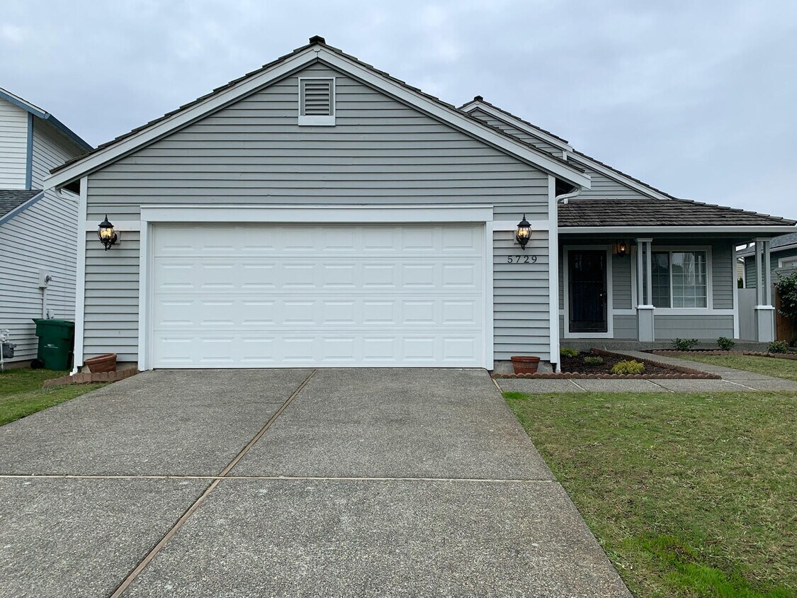 Foto principal - 5729 65th St NE
