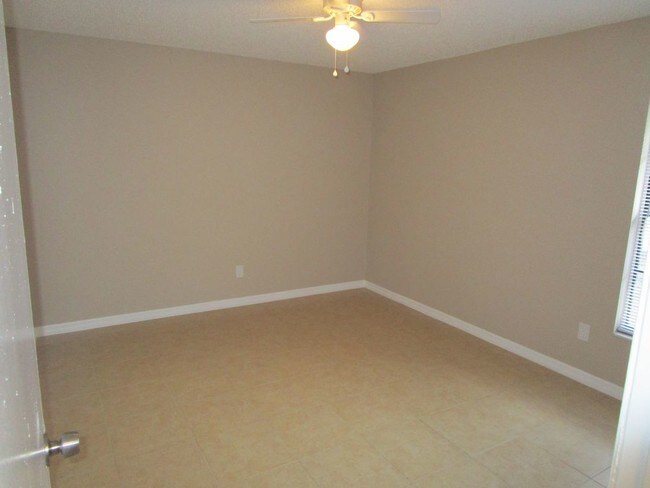 Building Photo - 1704 Ridgewood Ln