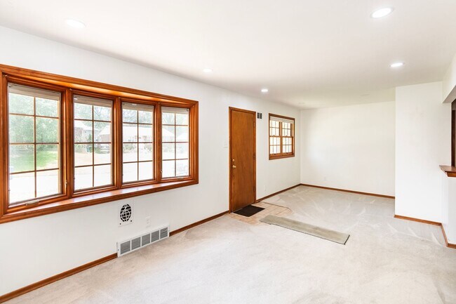 Foto del edificio - Lovely 3 Bedroom 1 Bathroom Home