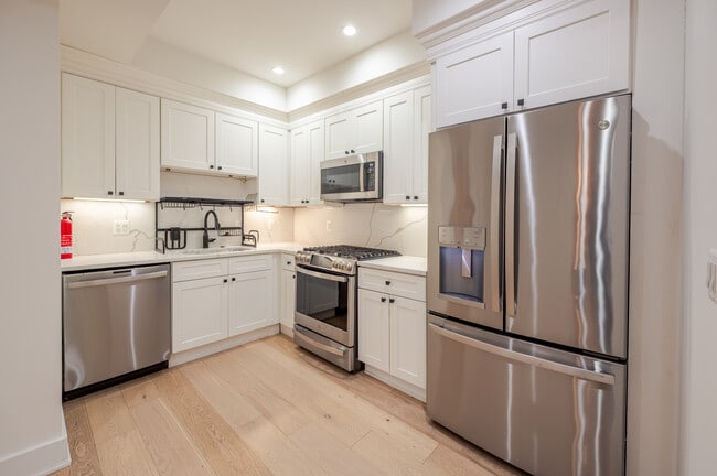 Building Photo - 1658 K St NE