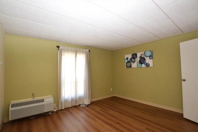Building Photo - 147 Turner Rd