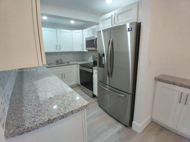 Foto del edificio - 5838 SW 74th Terrace
